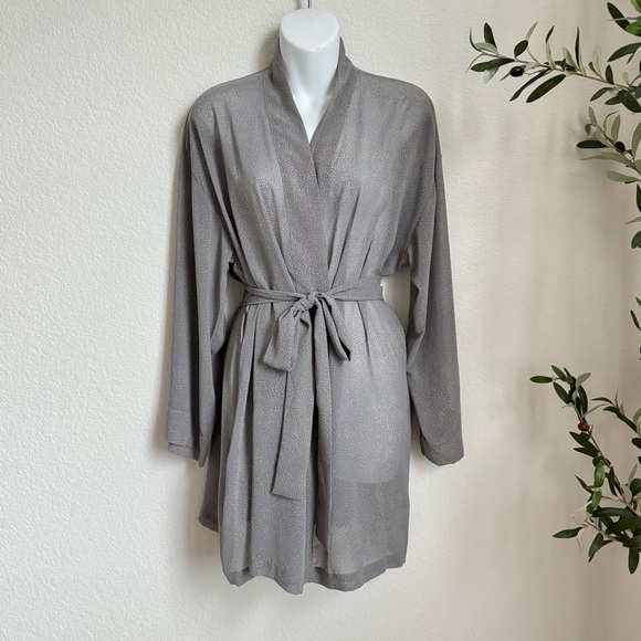 101 Victoria's Secret Gray Dot Semi-Sheer Lightweight Tie Waist Short Robe - Picture 1 of 12
